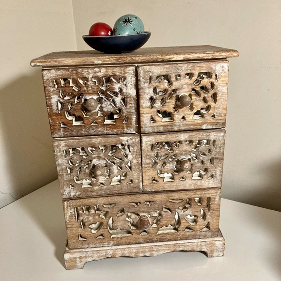 Moving in two weeks!!!Beautiful vintage Rustic Wooden Carved Drawer Chest - Picture 2 of 4